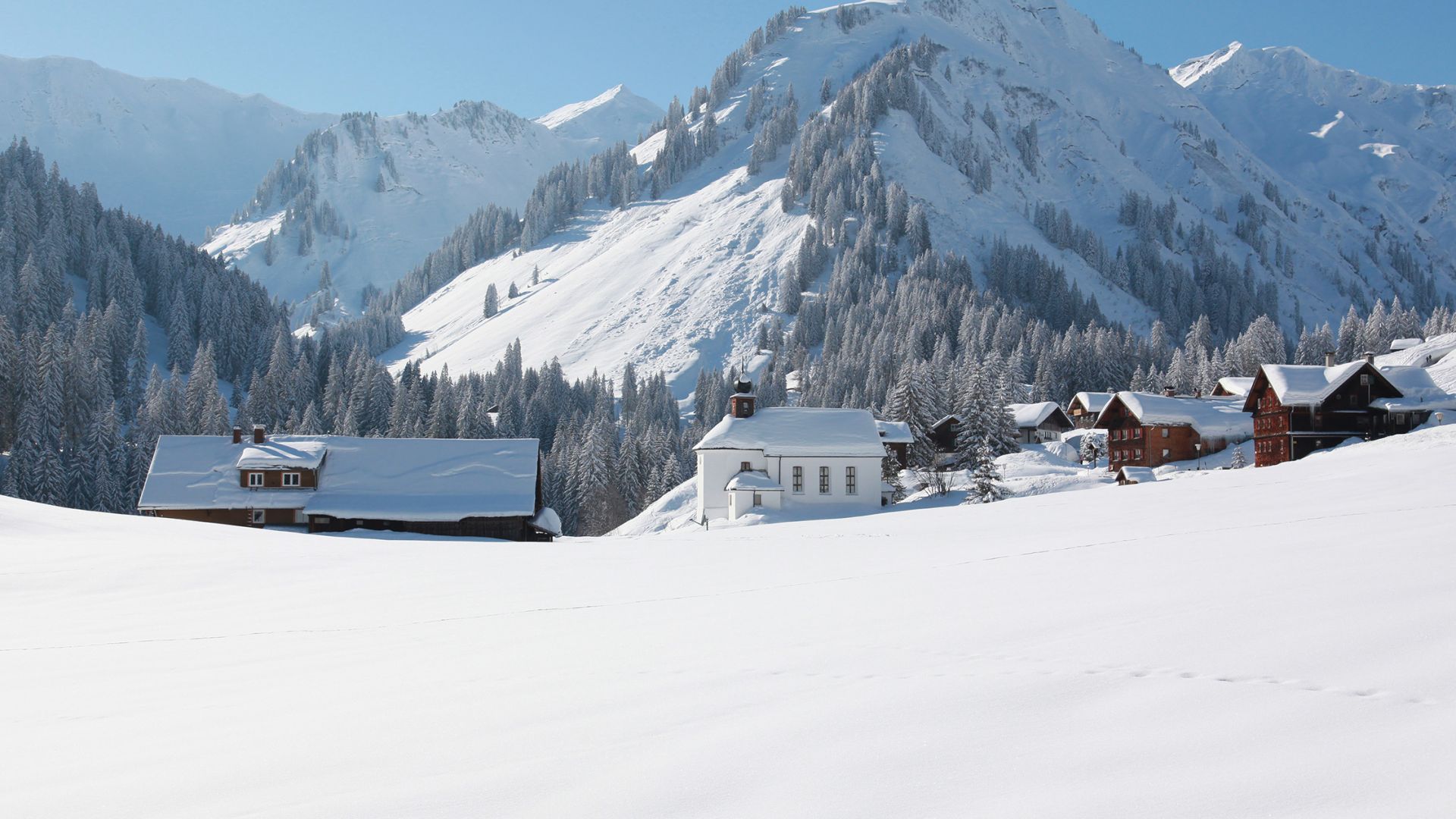 Verschneites Bergdorf Baad im Kleinwalsertal